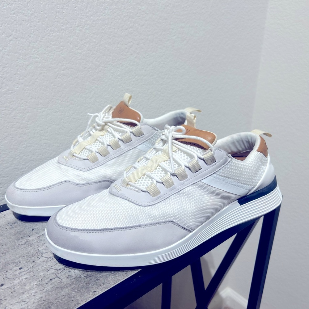 Wolf & Shepherd Crossover Victory Trainer. Size 10.5 Men's. White.